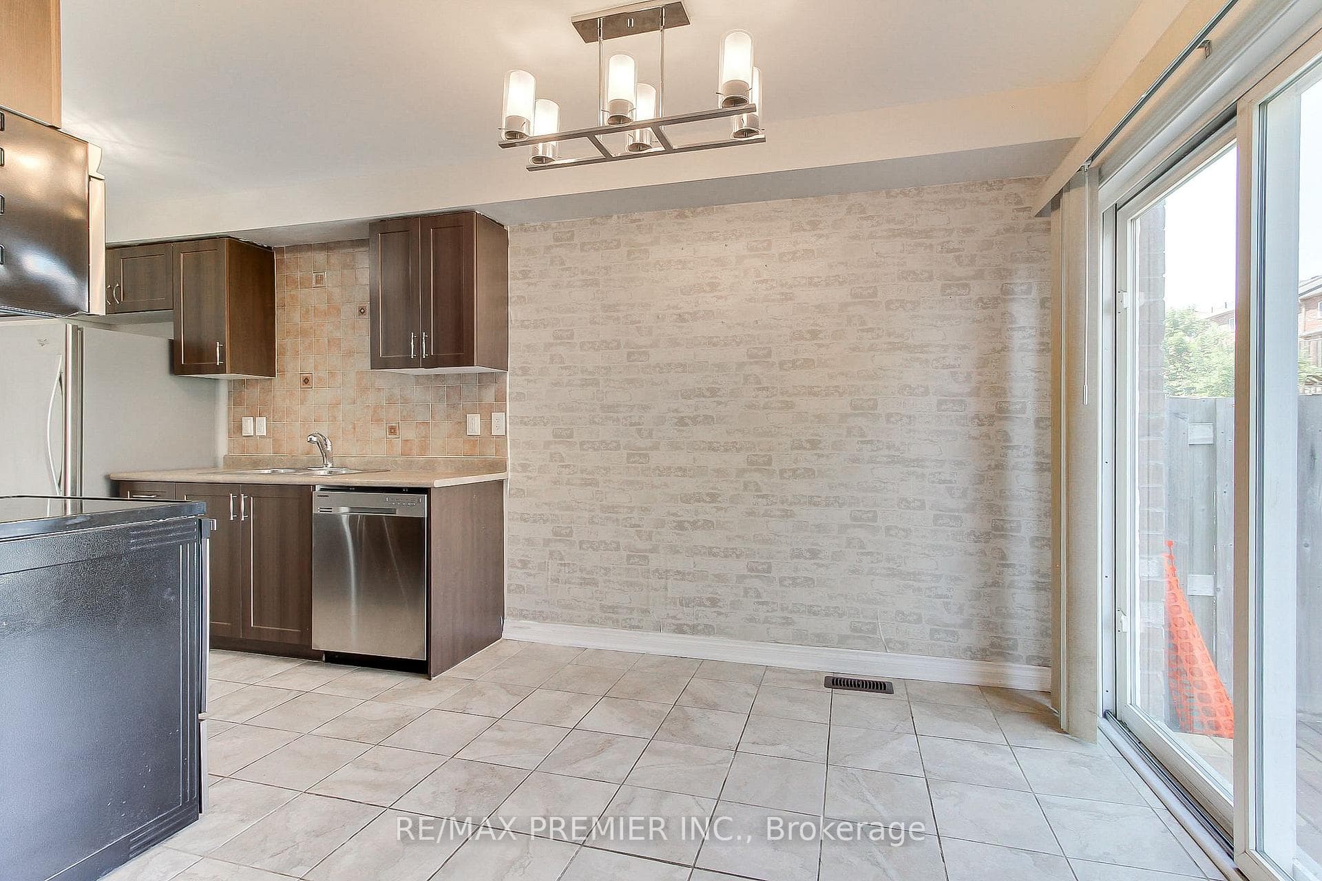 1505 Rankin Way photo 4