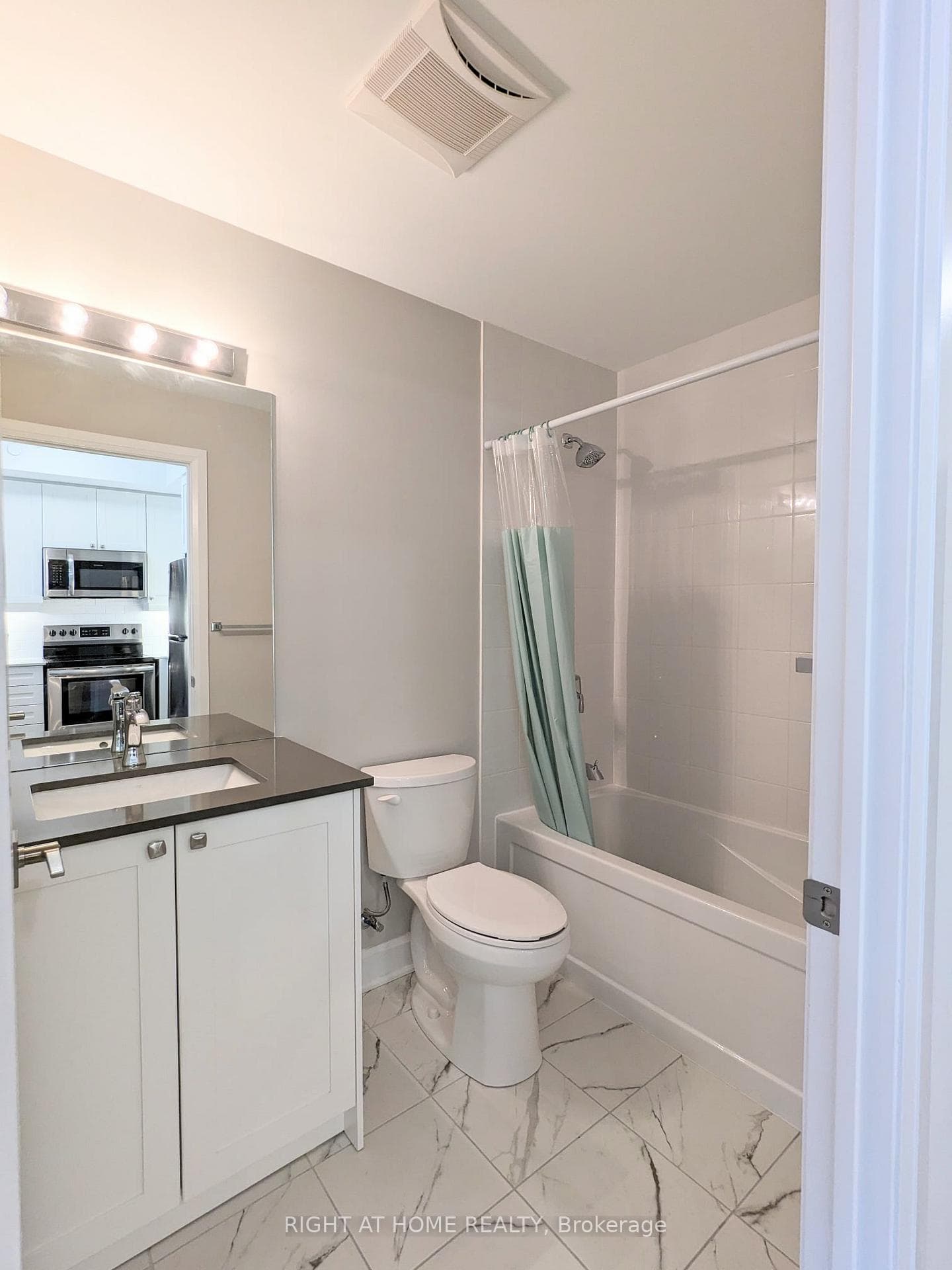 50 Lakebreeze Drive Unit 109 photo 19
