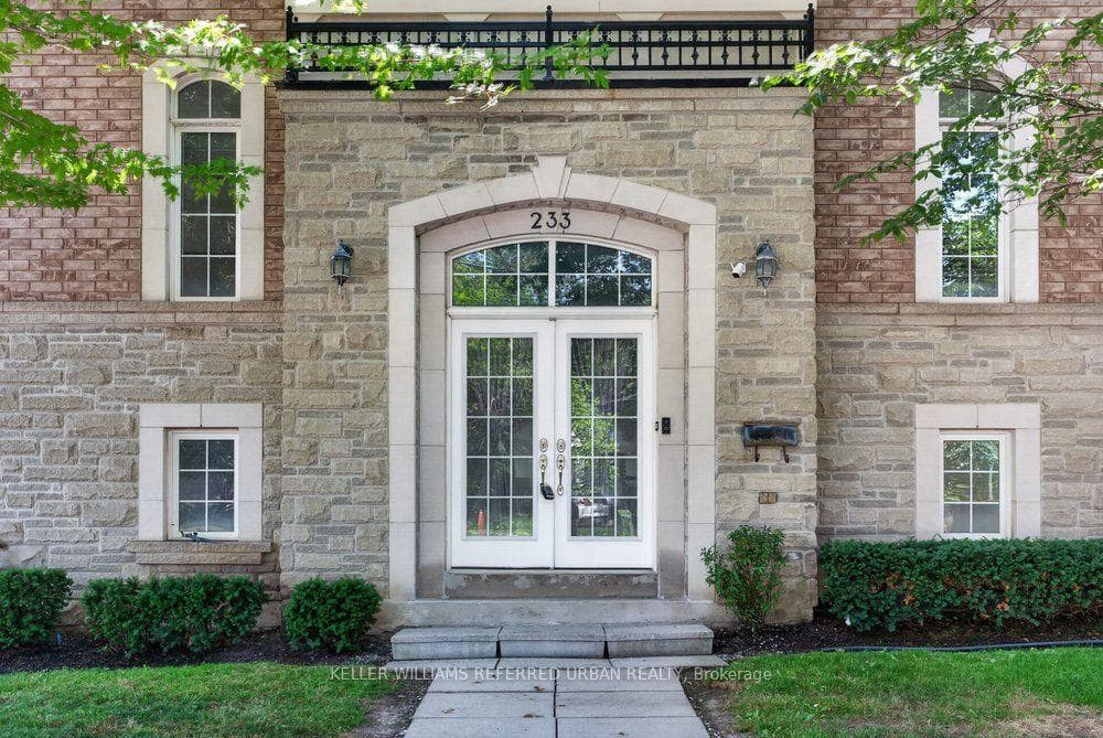 233 Finch Avenue photo 3
