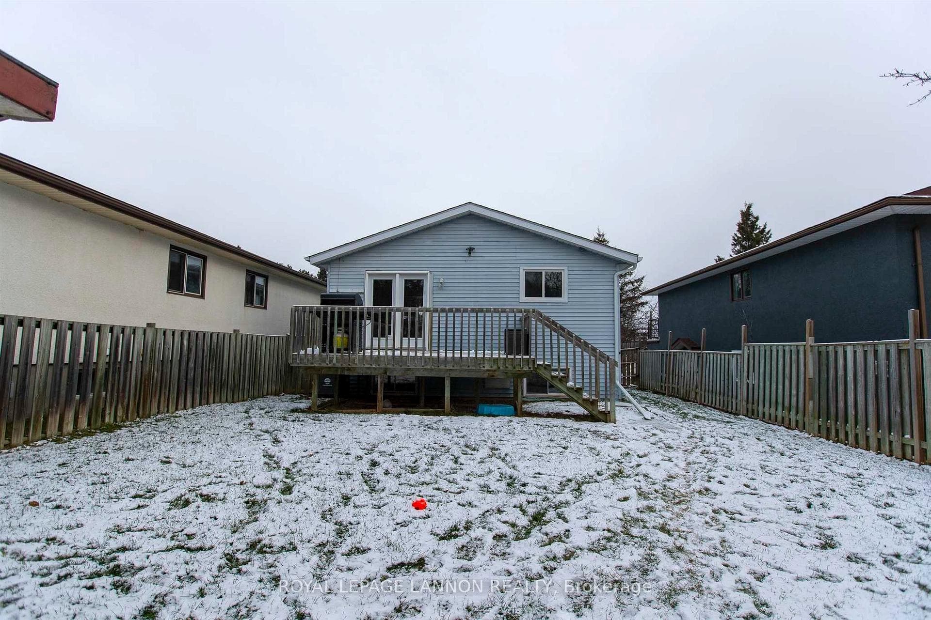 550 Lanark Crescent photo 32