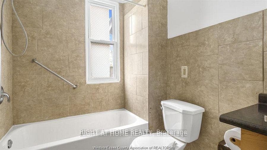 762 AYLMER Avenue photo 11