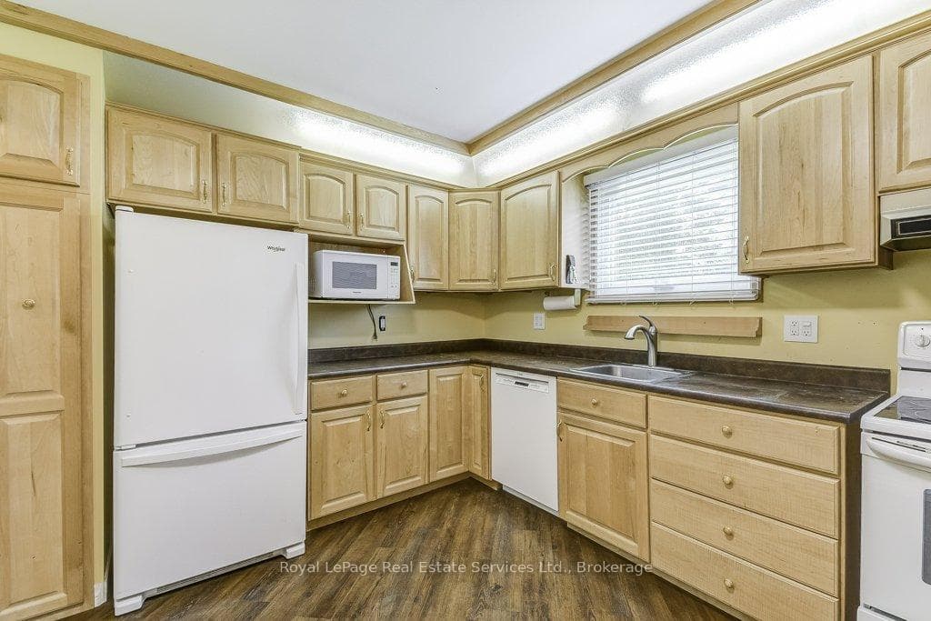 3121 Victoria Street photo 18
