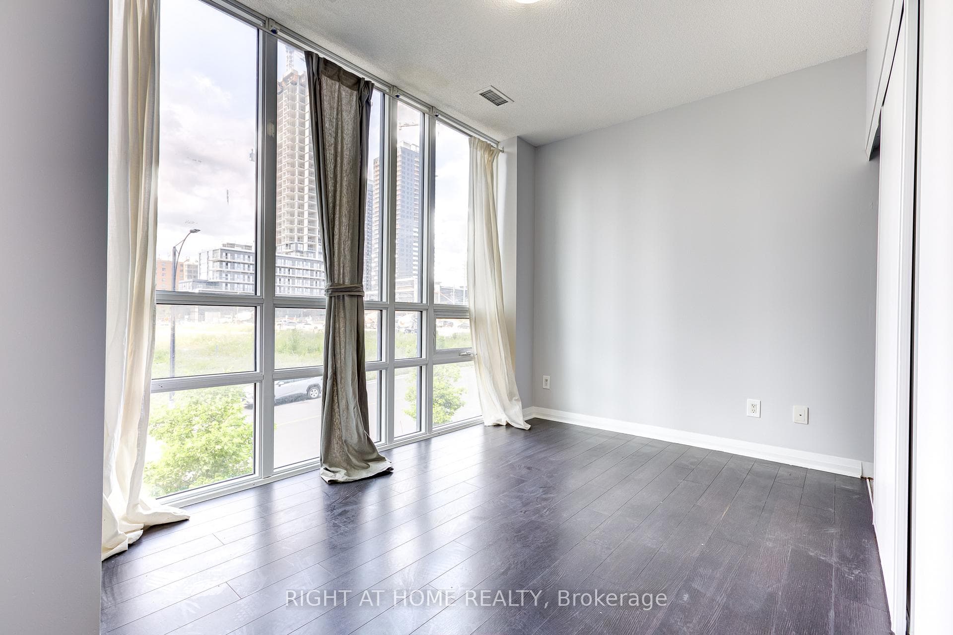 55 Eglinton Avenue Unit 101 photo 21