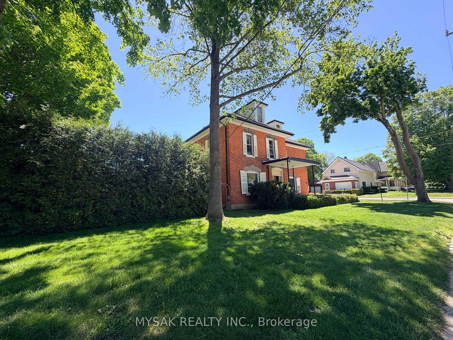 315 Centre Street photo 6