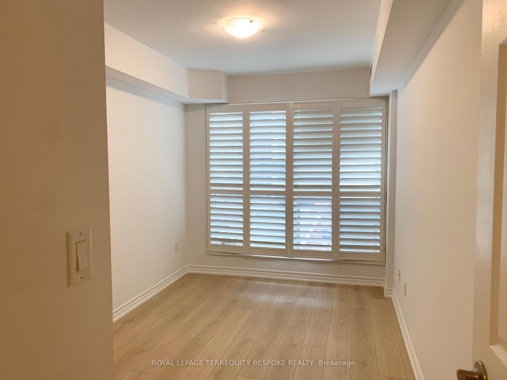 250 Wellington Street Unit 839 photo 11