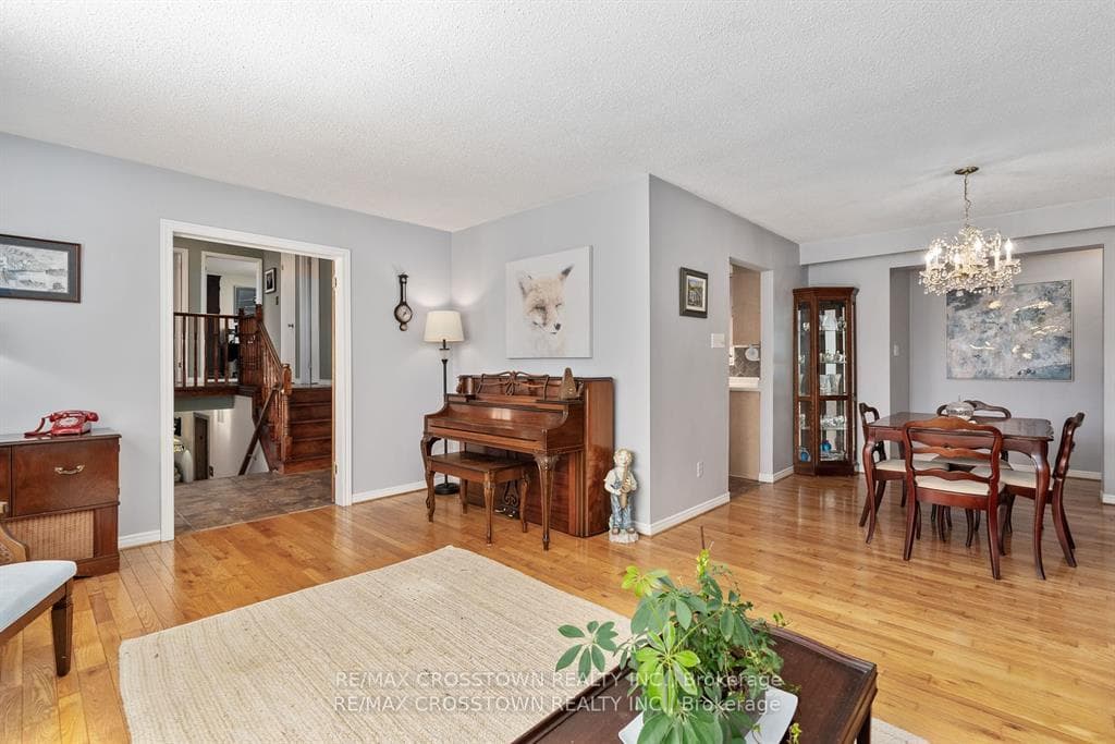 5884 7th Line photo 11