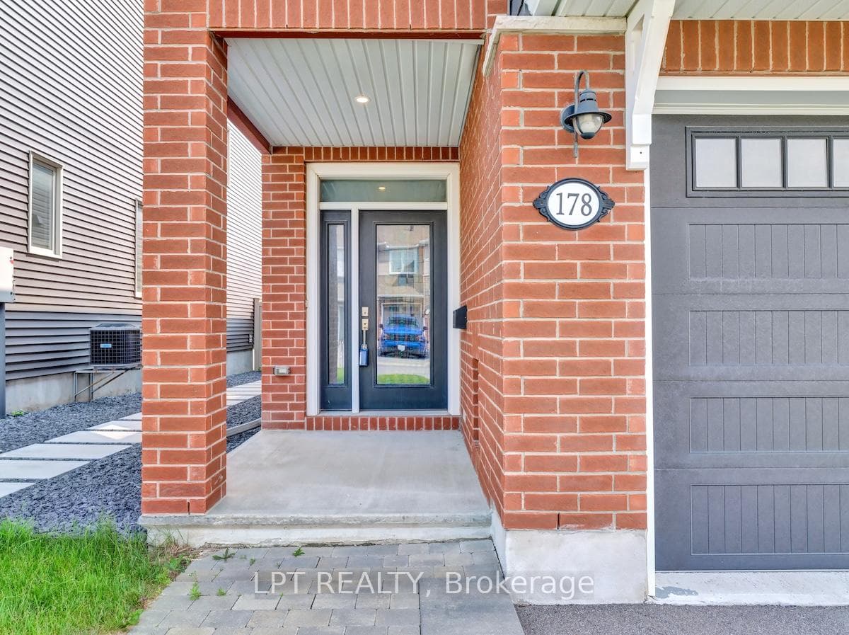 178 Nepeta Crescent photo 3