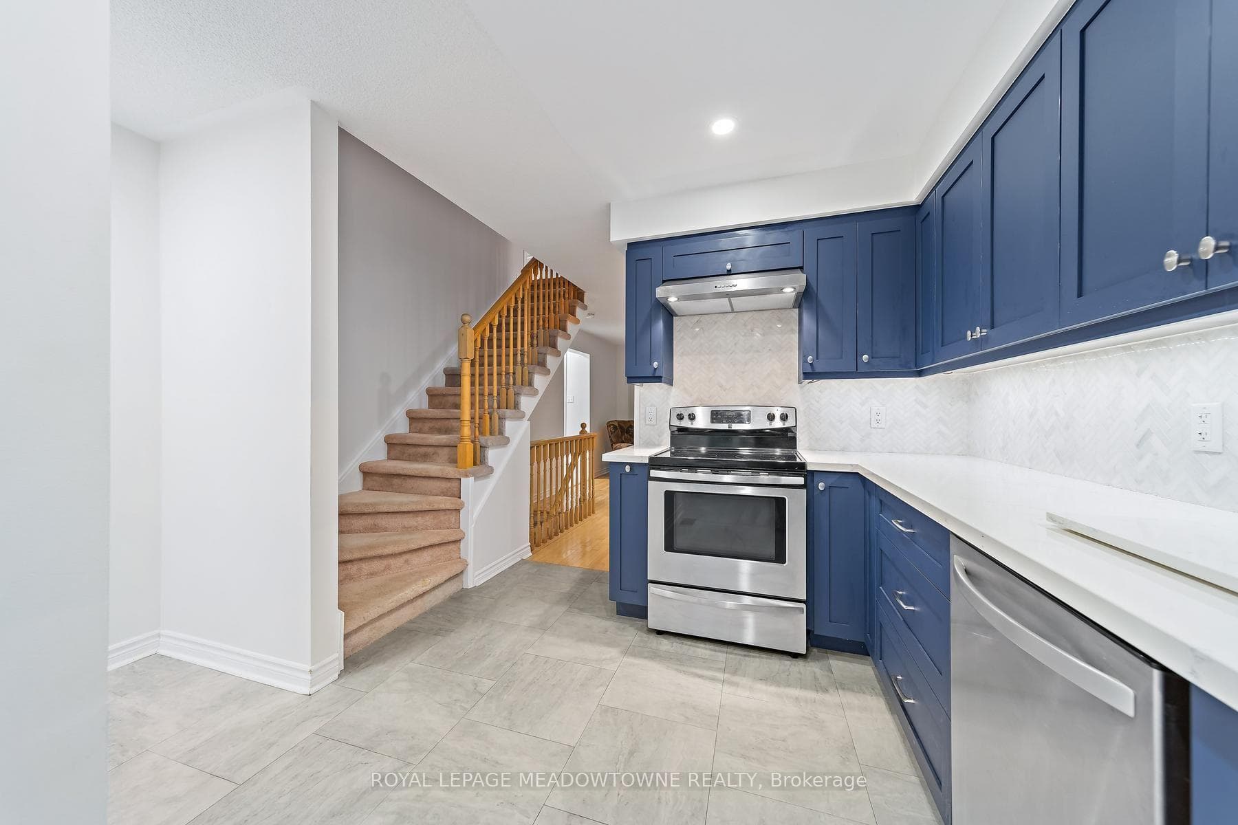 76 River Drive Unit 11 photo 7