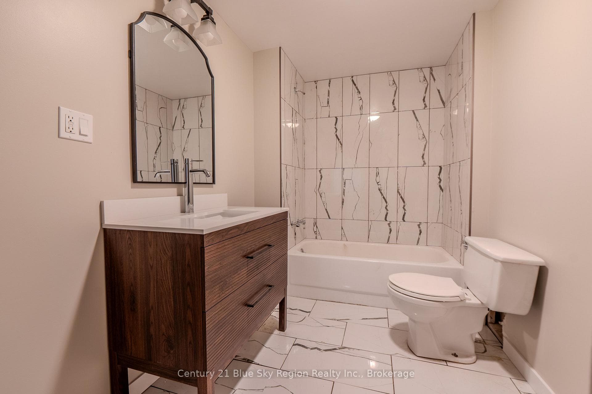 418 Laurier Street photo 36
