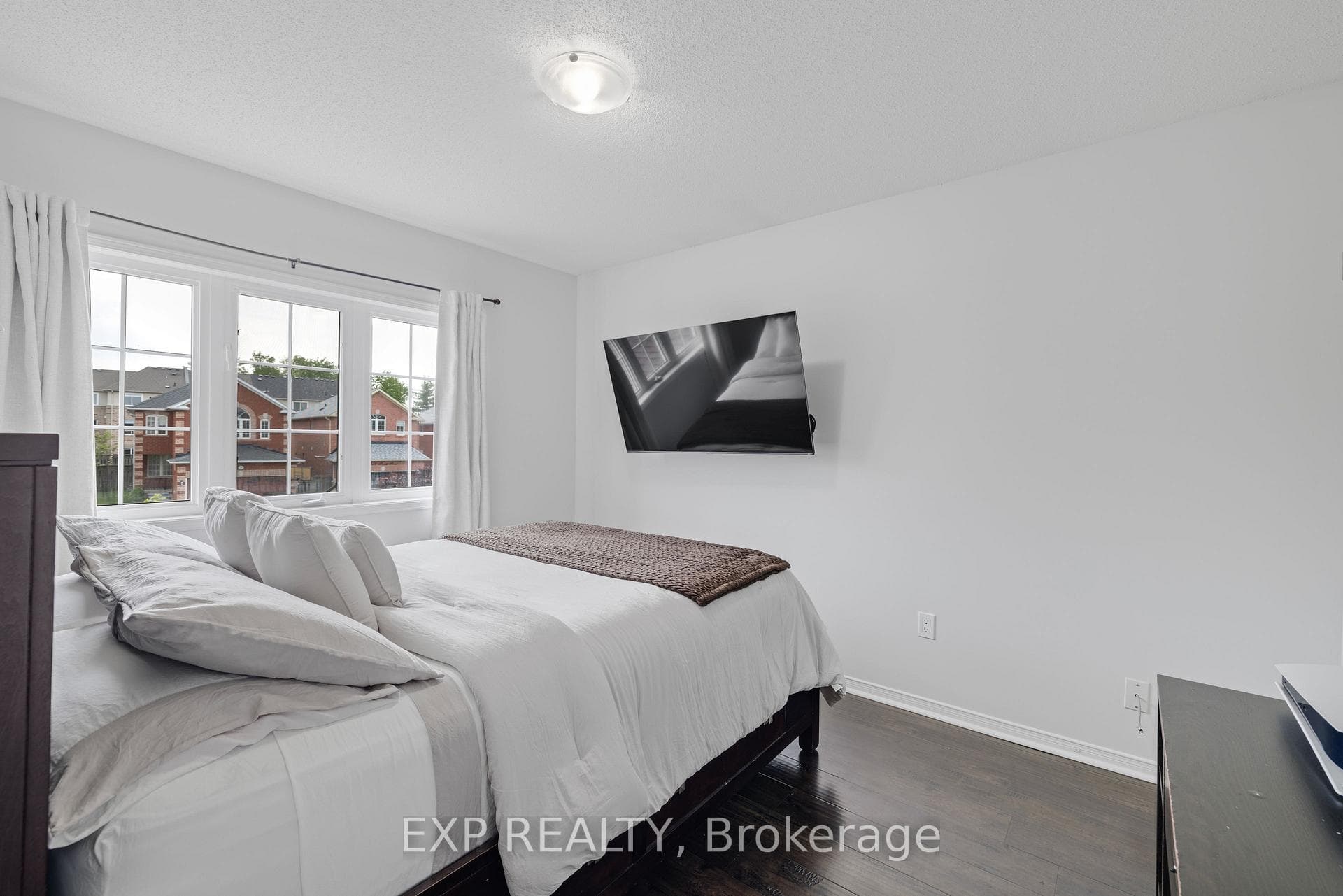 1463 Forest Street photo 17
