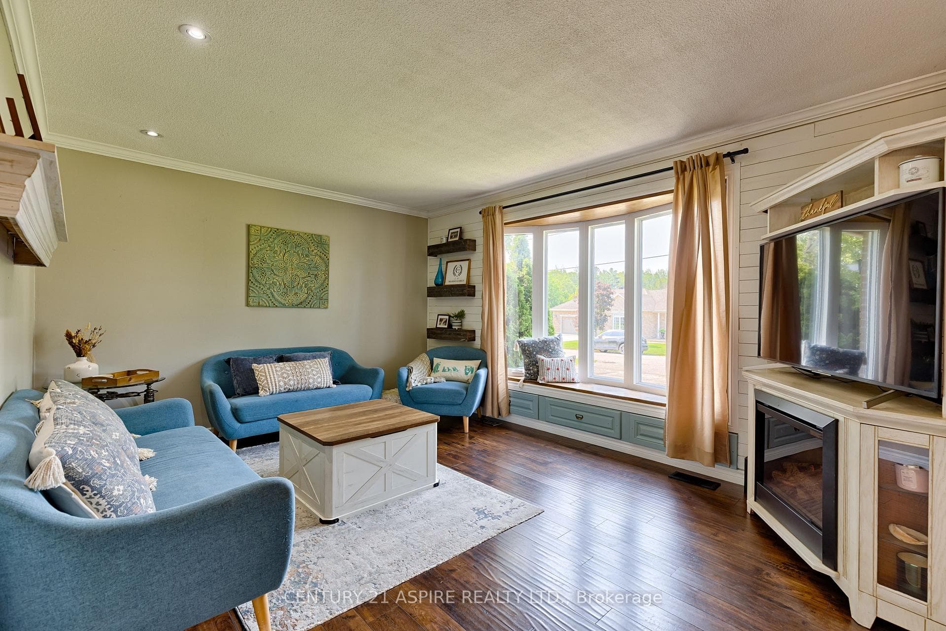 22 Harris Crescent photo 3