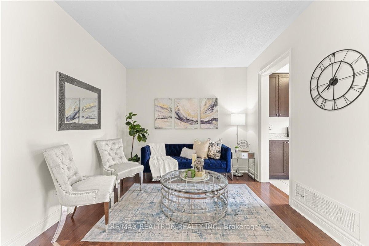 101 Pearcey Crescent photo 13