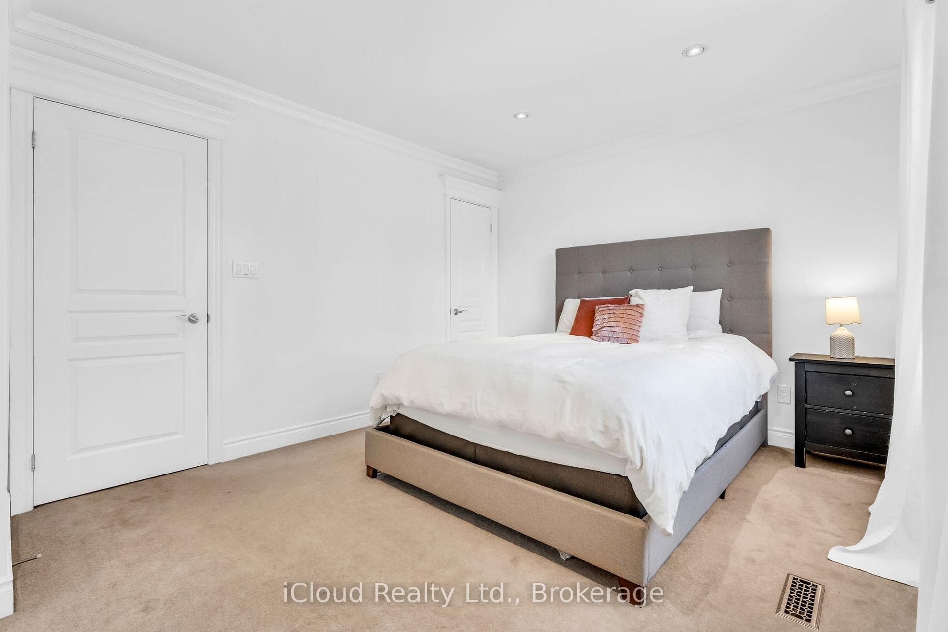 512 Mary Street photo 22