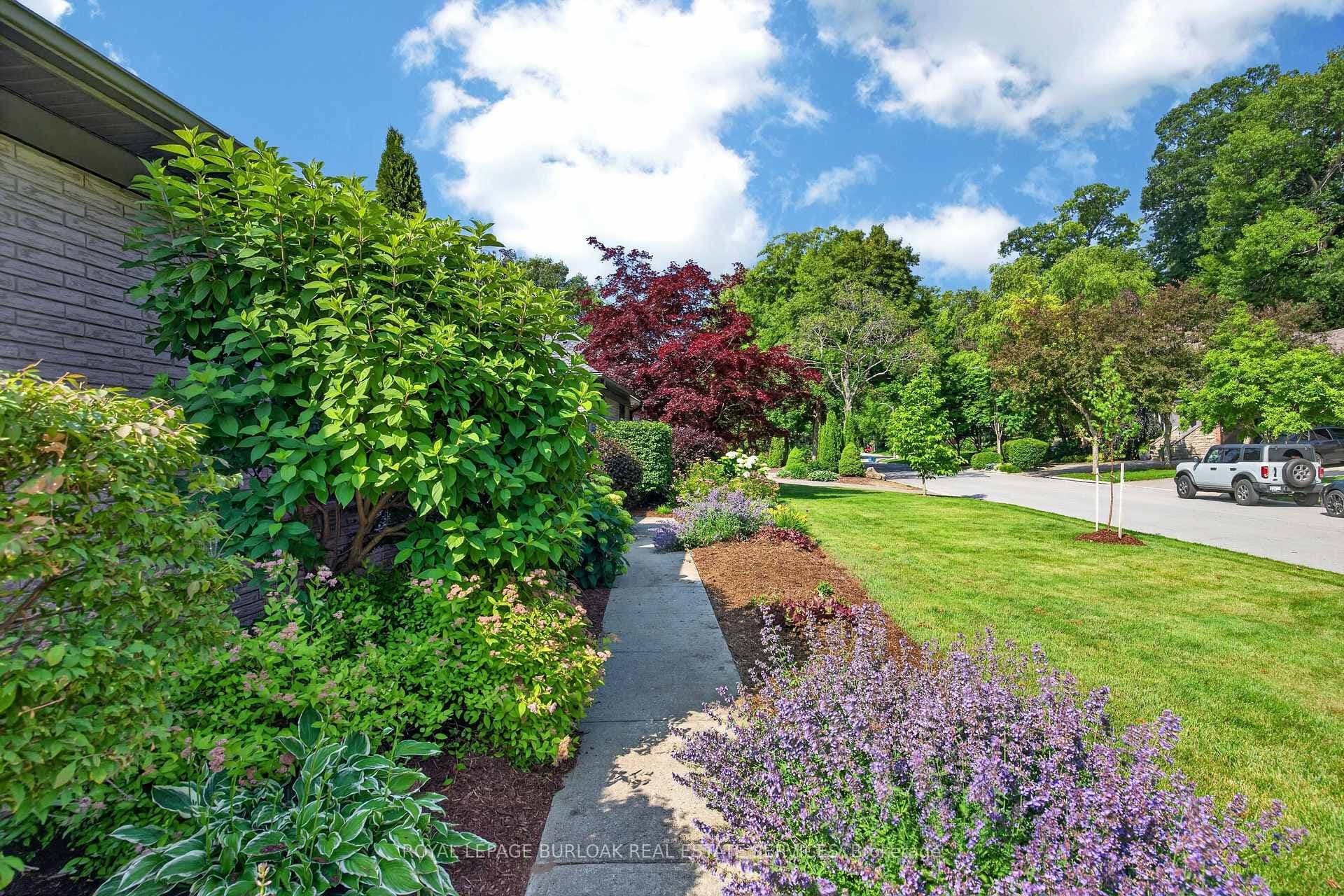 90 Oaklands Park Court photo 43