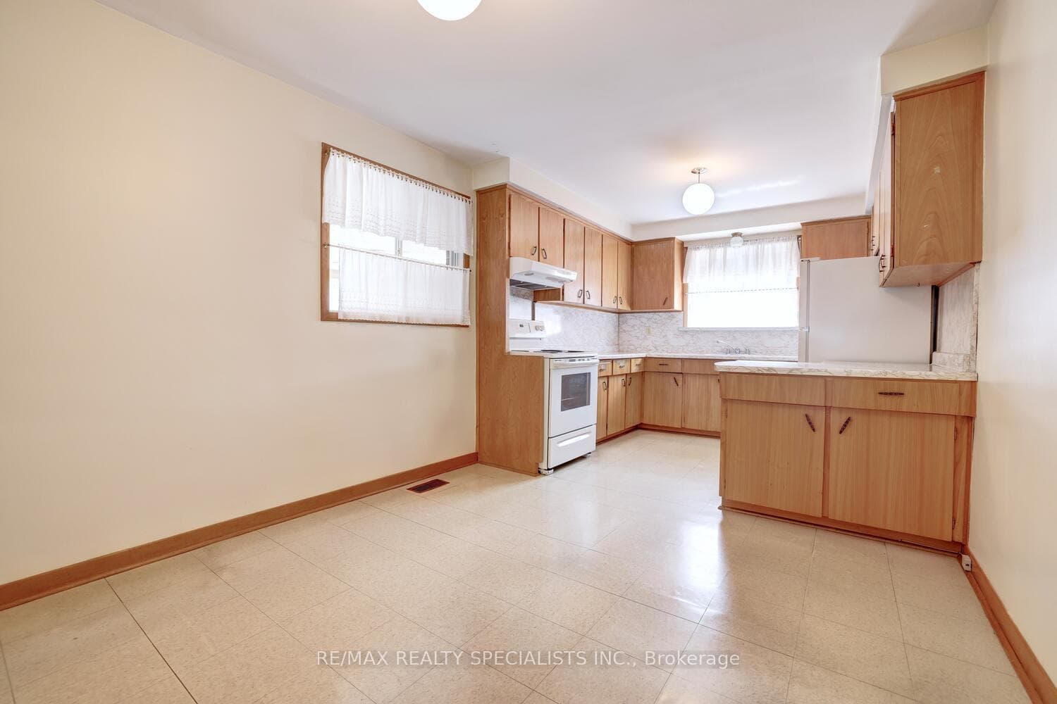 746 Runningbrook Drive photo 12