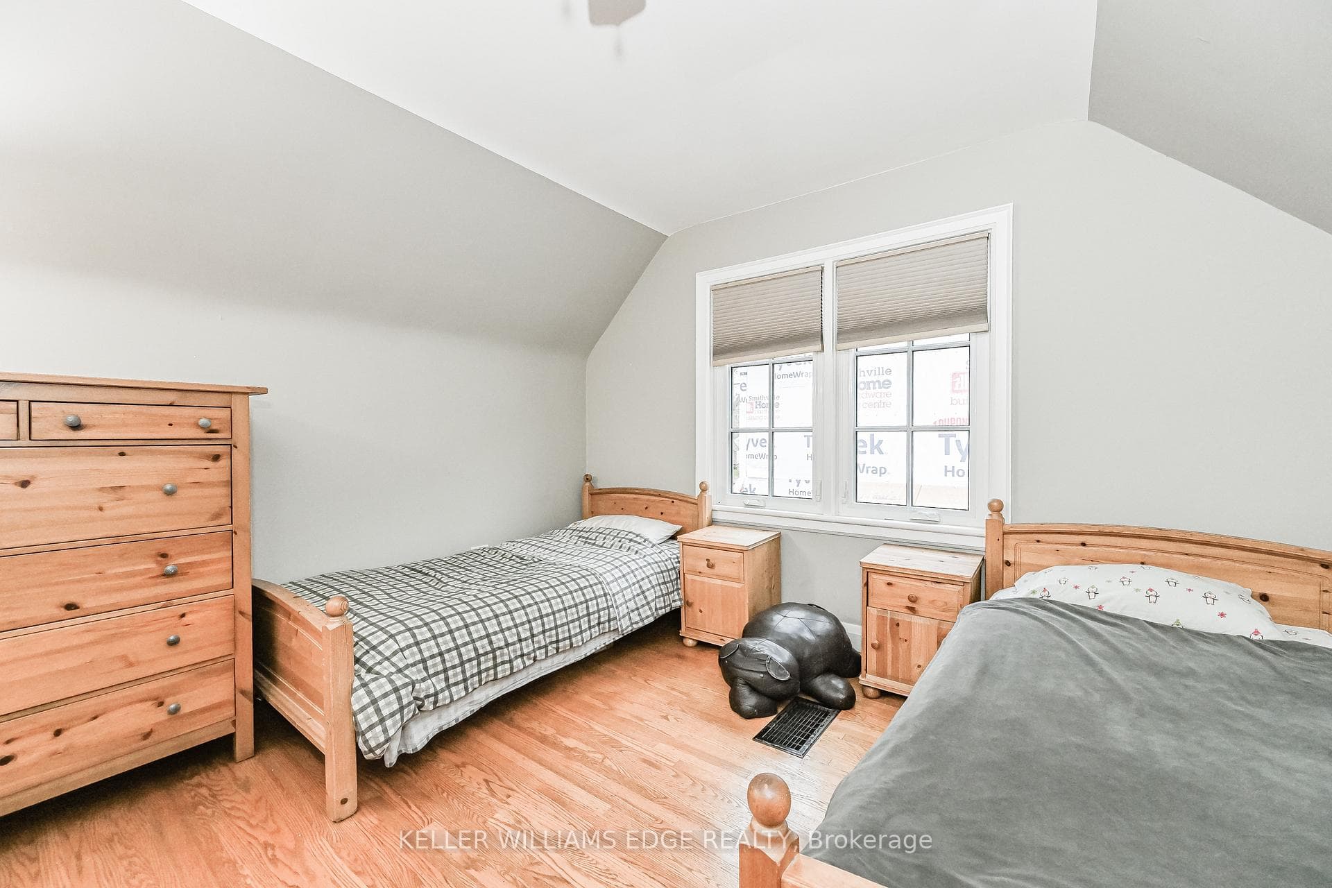 978 North Shore Boulevard photo 17
