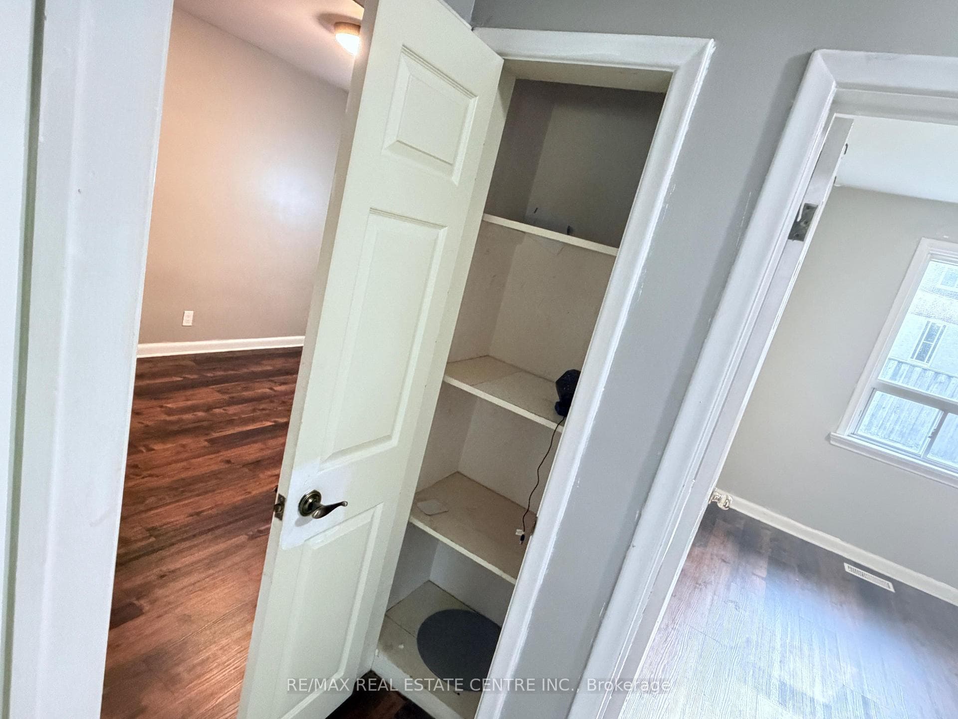 52 Sharbot Avenue photo 6