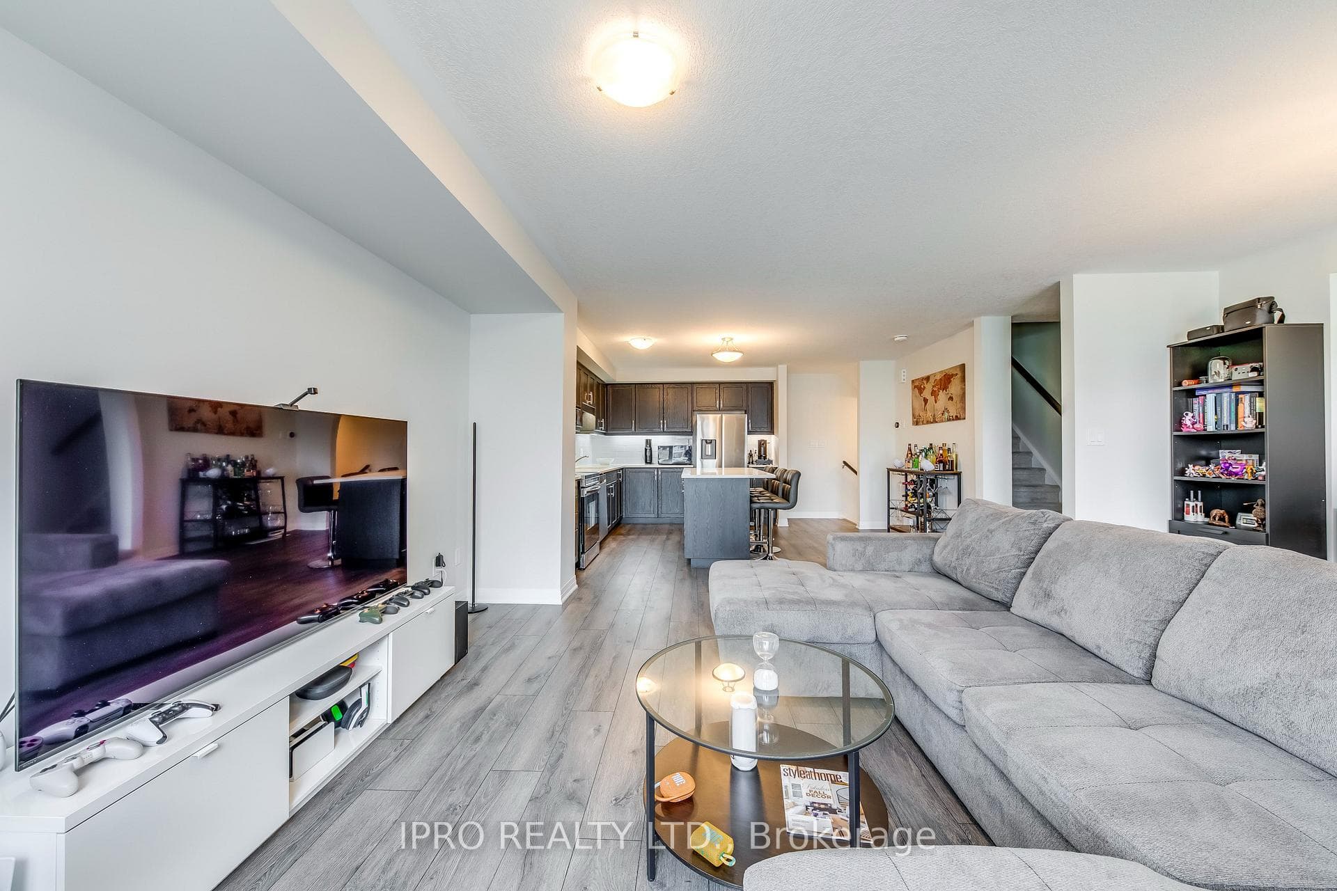 98 Progress Crescent Unit 111 photo 6