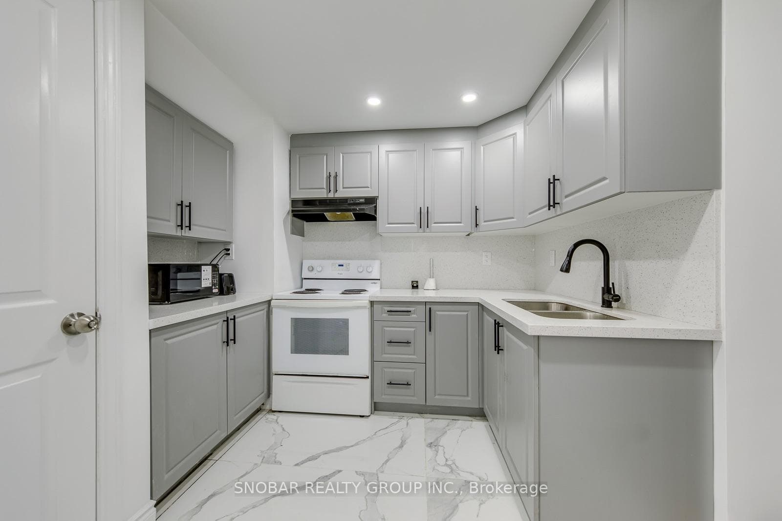 99 Jeffcoat Drive photo 27