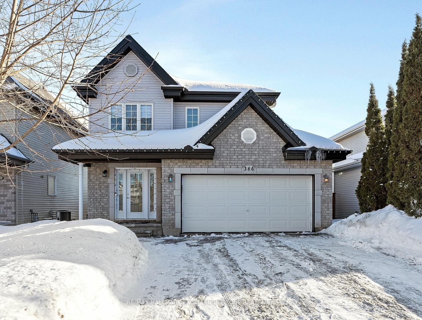 386 Jasper Crescent photo 1