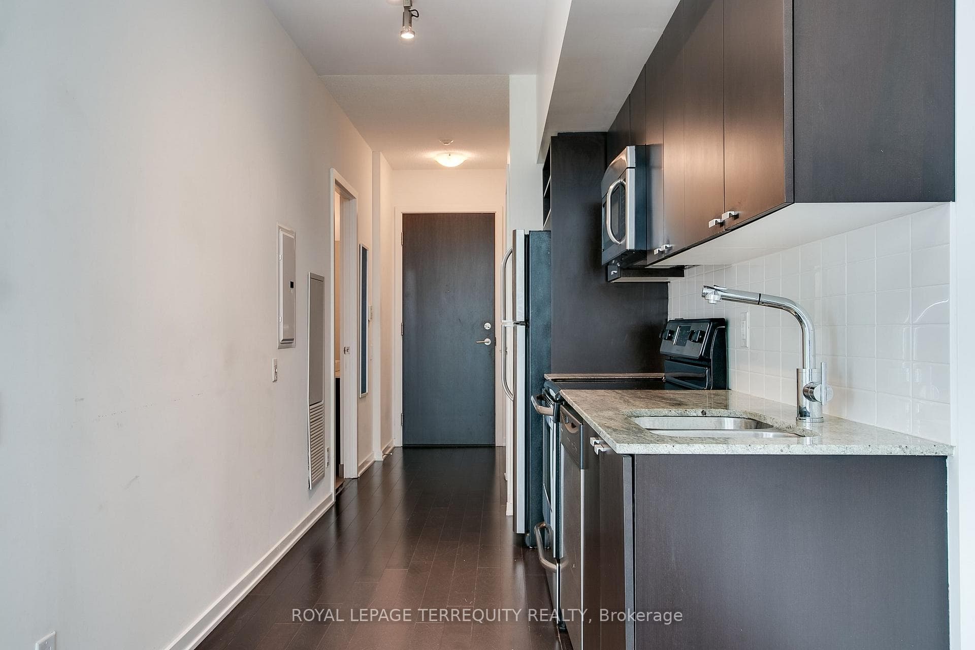 105 The Queensway N/A Unit 513 photo 13