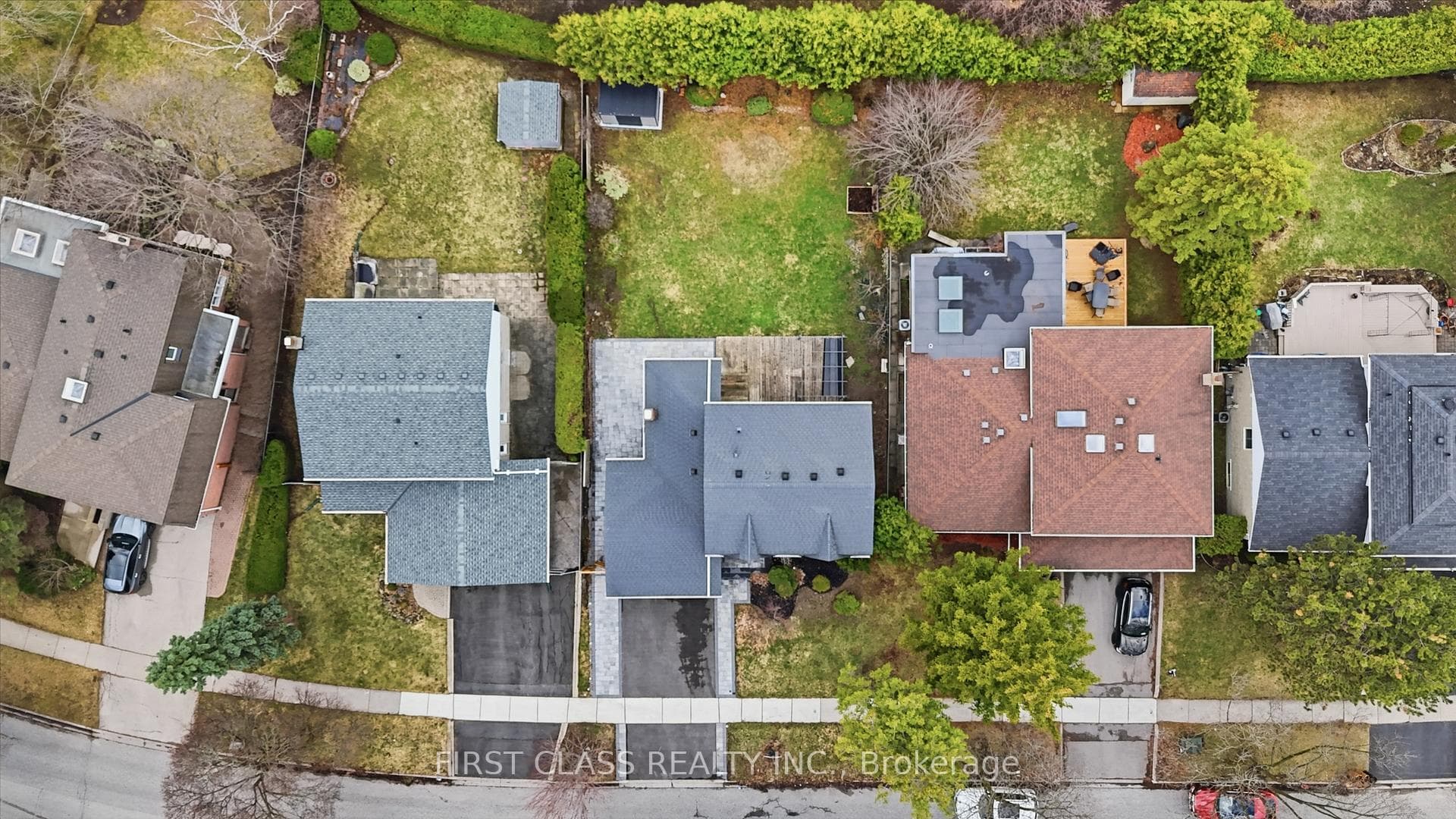 Huge back yard with 60x125 lot