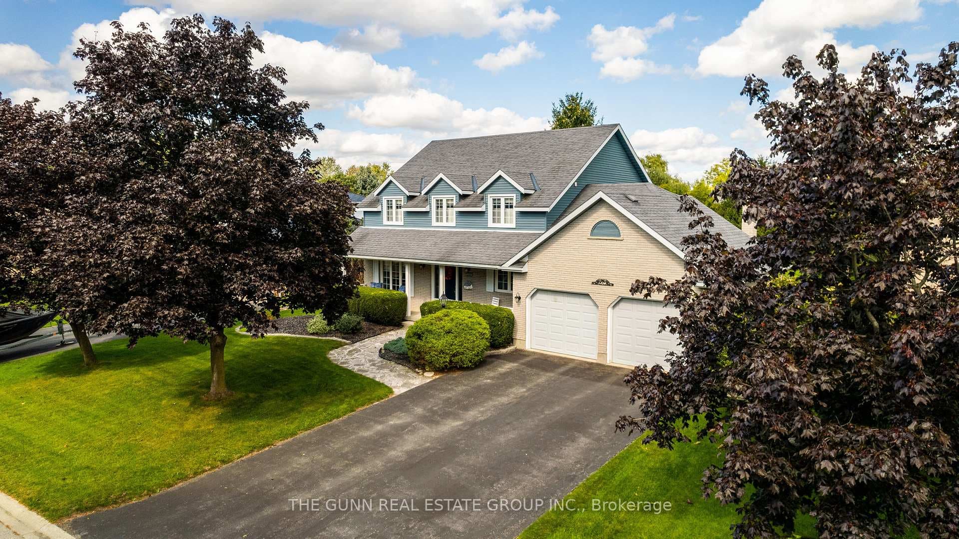 3934 Stacey Crescent photo 1