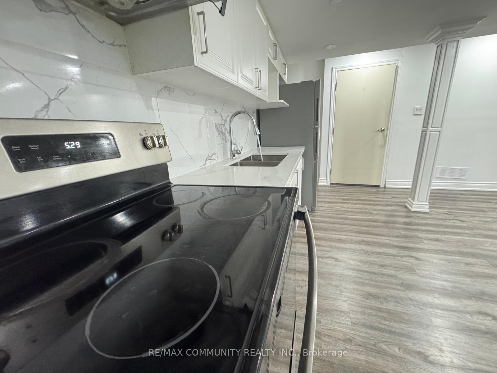 933 Red Deer Avenue photo 7