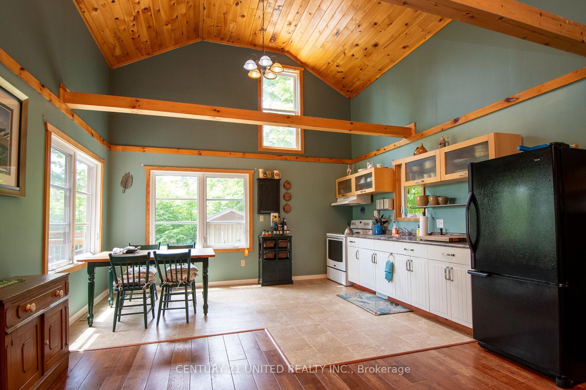 333 Swinburne Lane photo 14