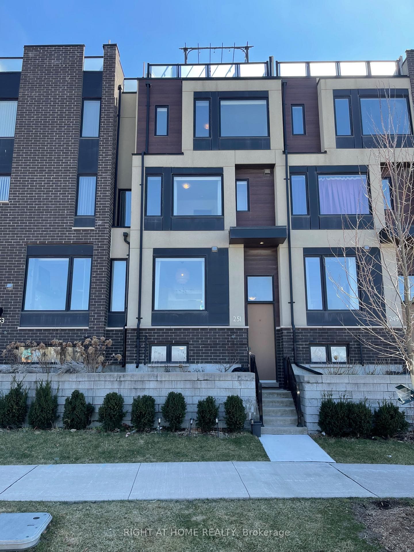 251 Downsview Park Boulevard photo 1