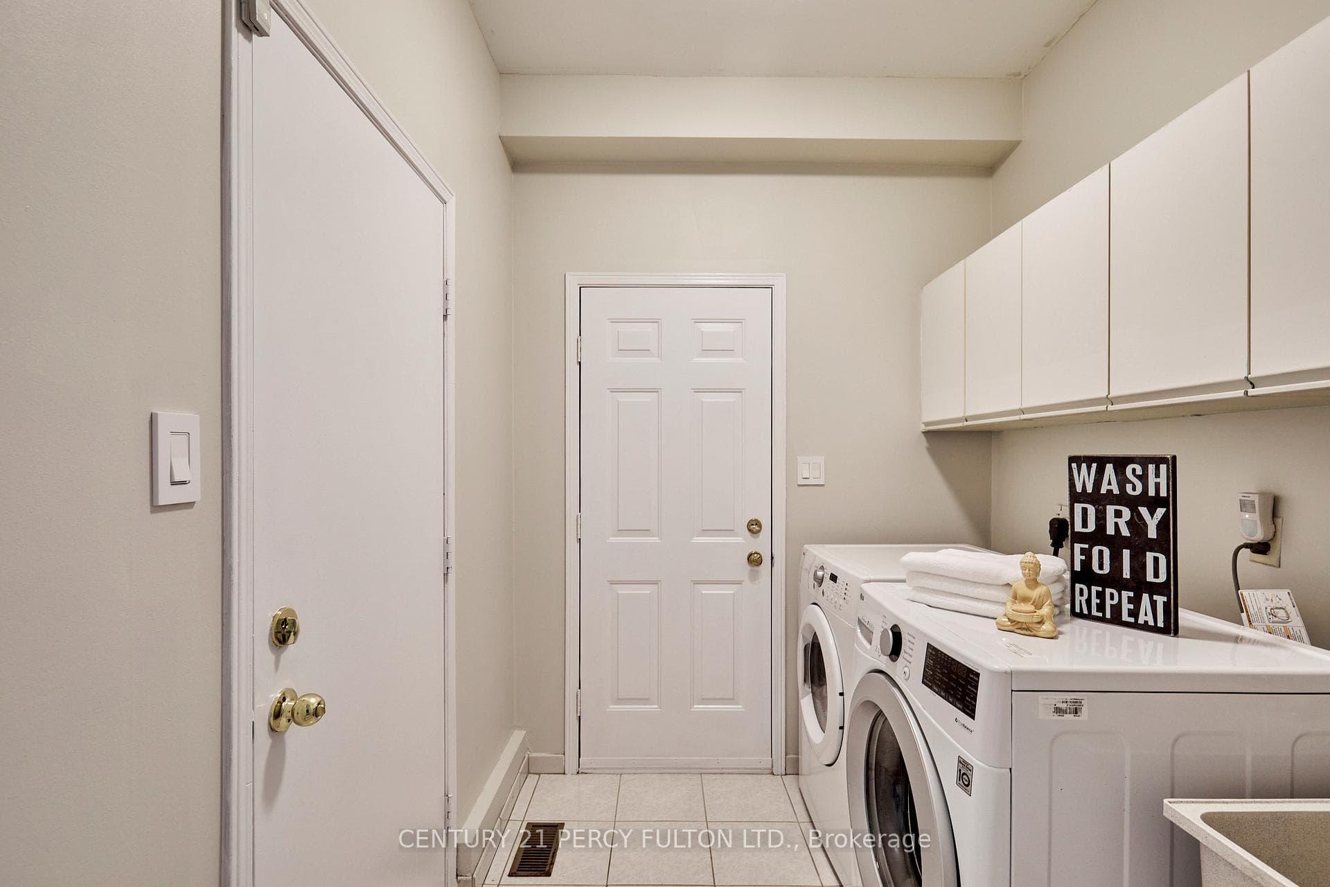 1586 Greenmount Street photo 13