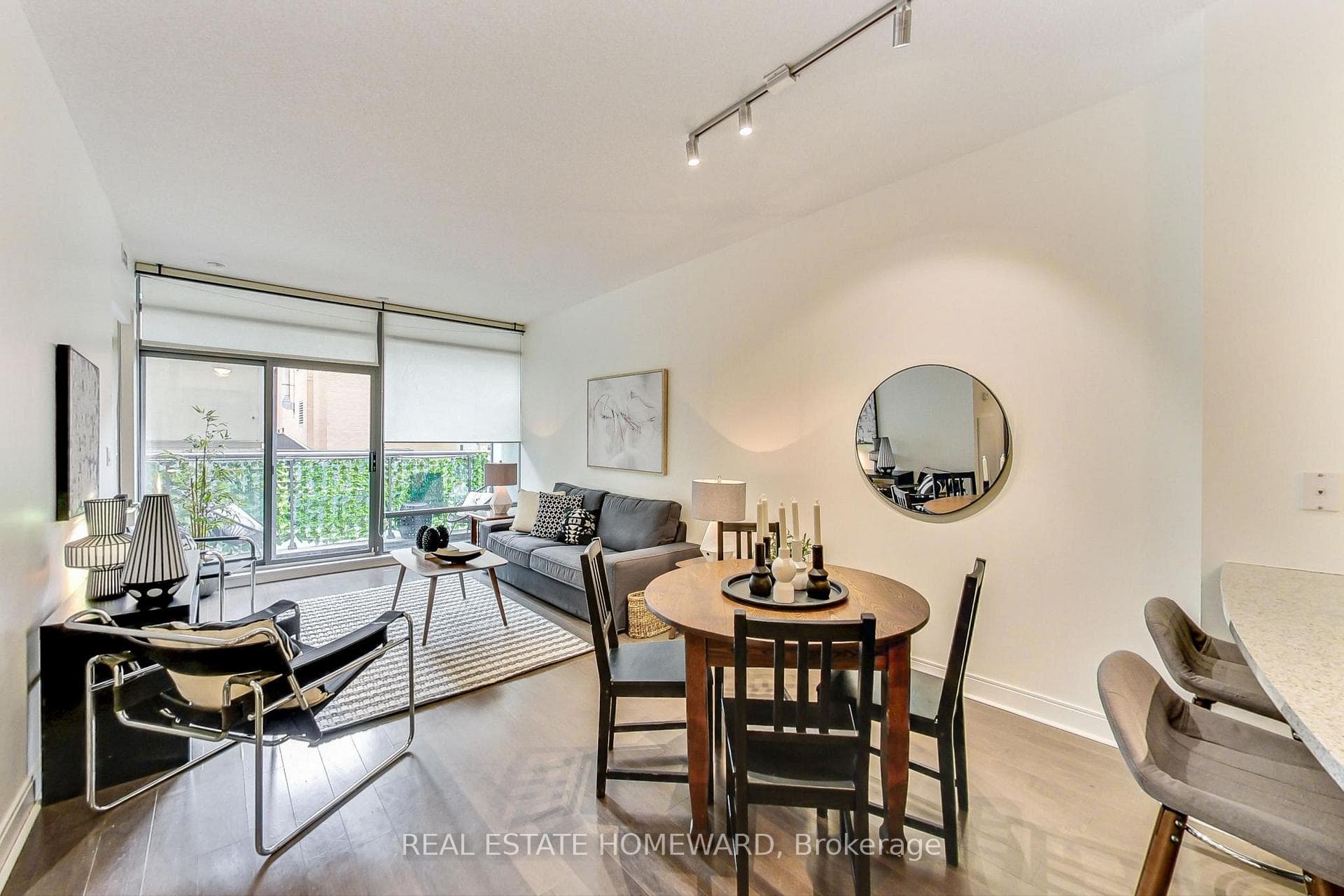 21 Scollard Street Unit 103 photo 4