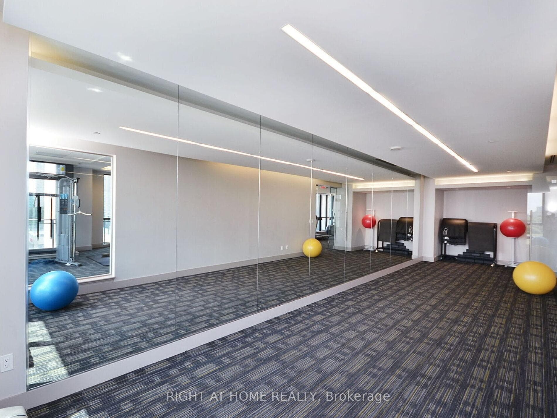 55 Eglinton Avenue Unit 1301 photo 32