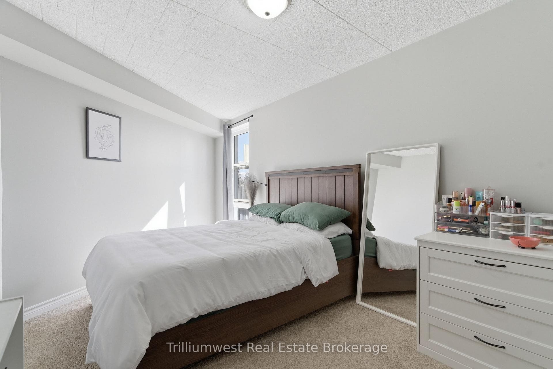 91 Conroy Crescent Unit 401 photo 10