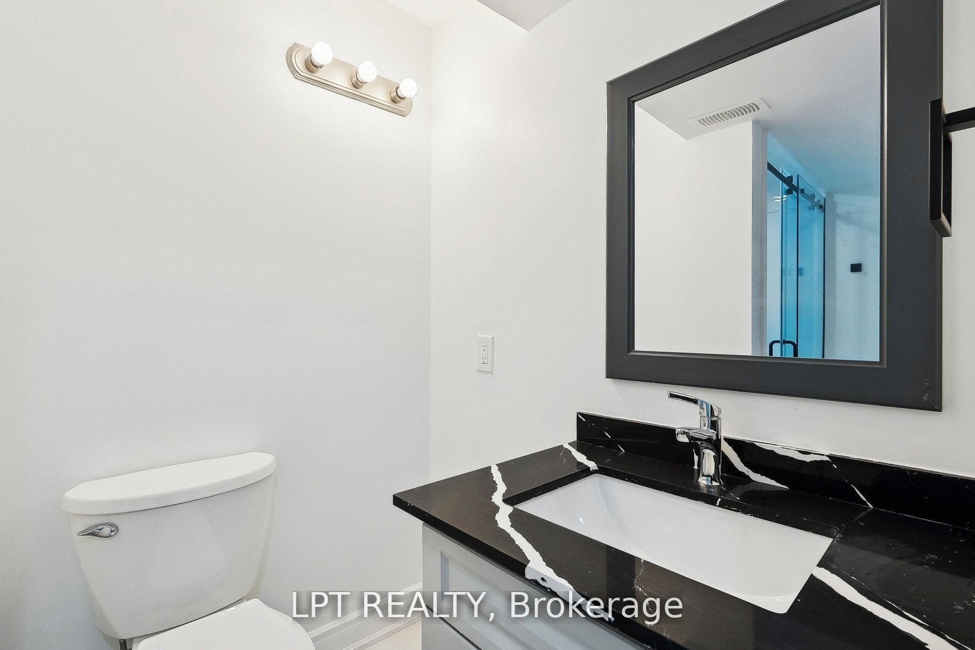 140 Springvalley Crescent Unit Lower photo 10