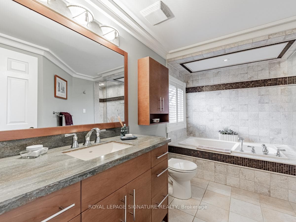 575 Sheppard Avenue photo 16
