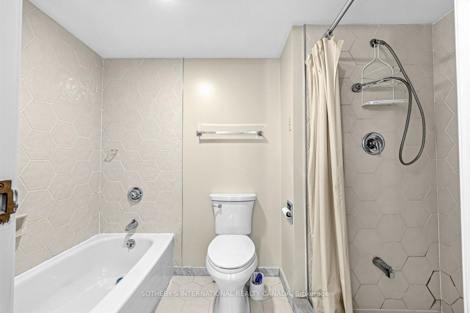 61 St Clair Avenue Unit 1002 photo 22
