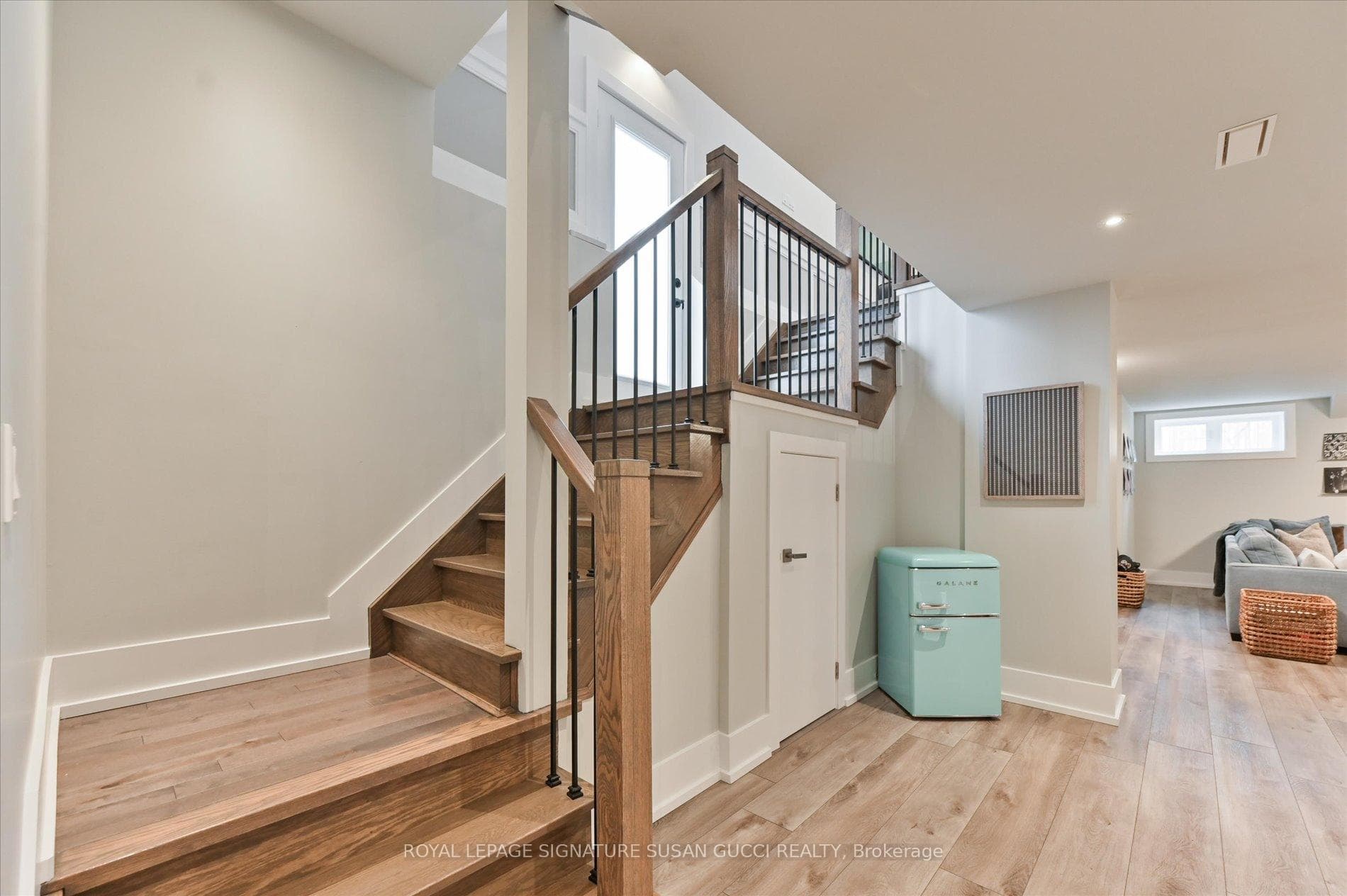 Separate side entrance = in-law potential