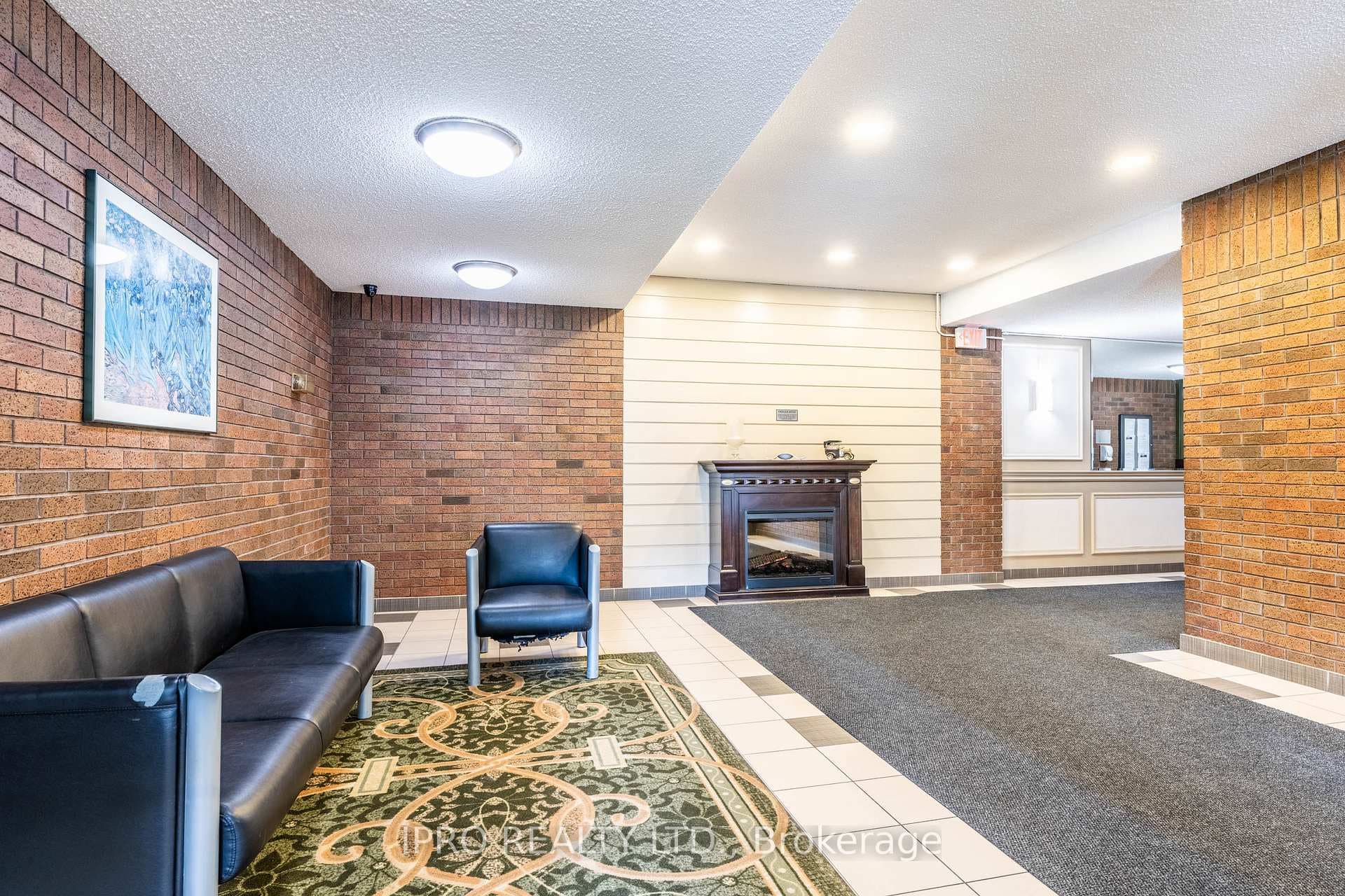 30 Sunrise Avenue Unit 301 photo 2