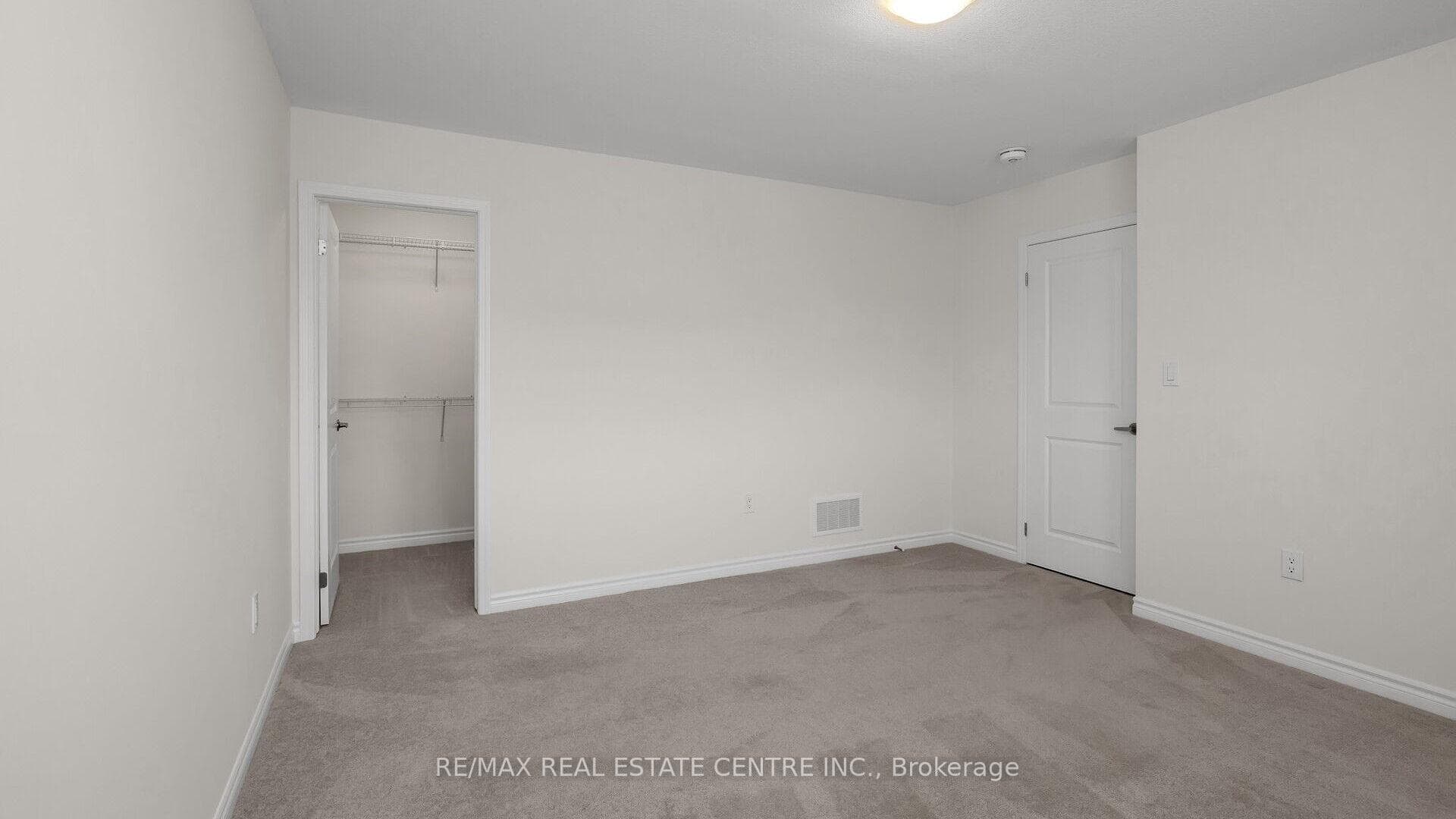 75 Wannamaker Crescent photo 37