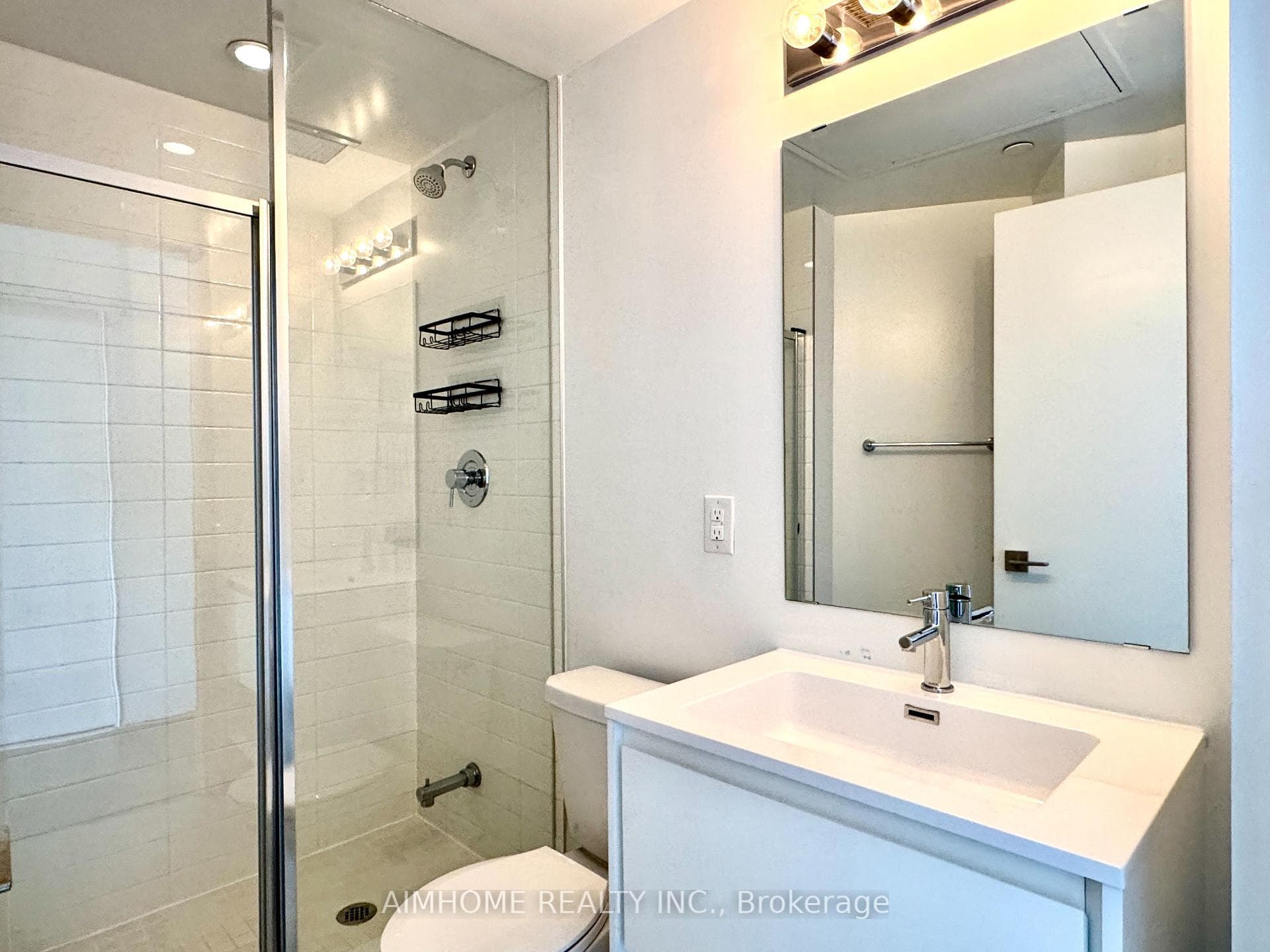 159 Wellesley Street Unit 704 photo 10
