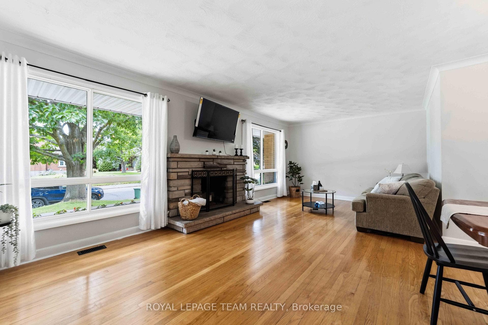1155 Agincourt Road photo 7