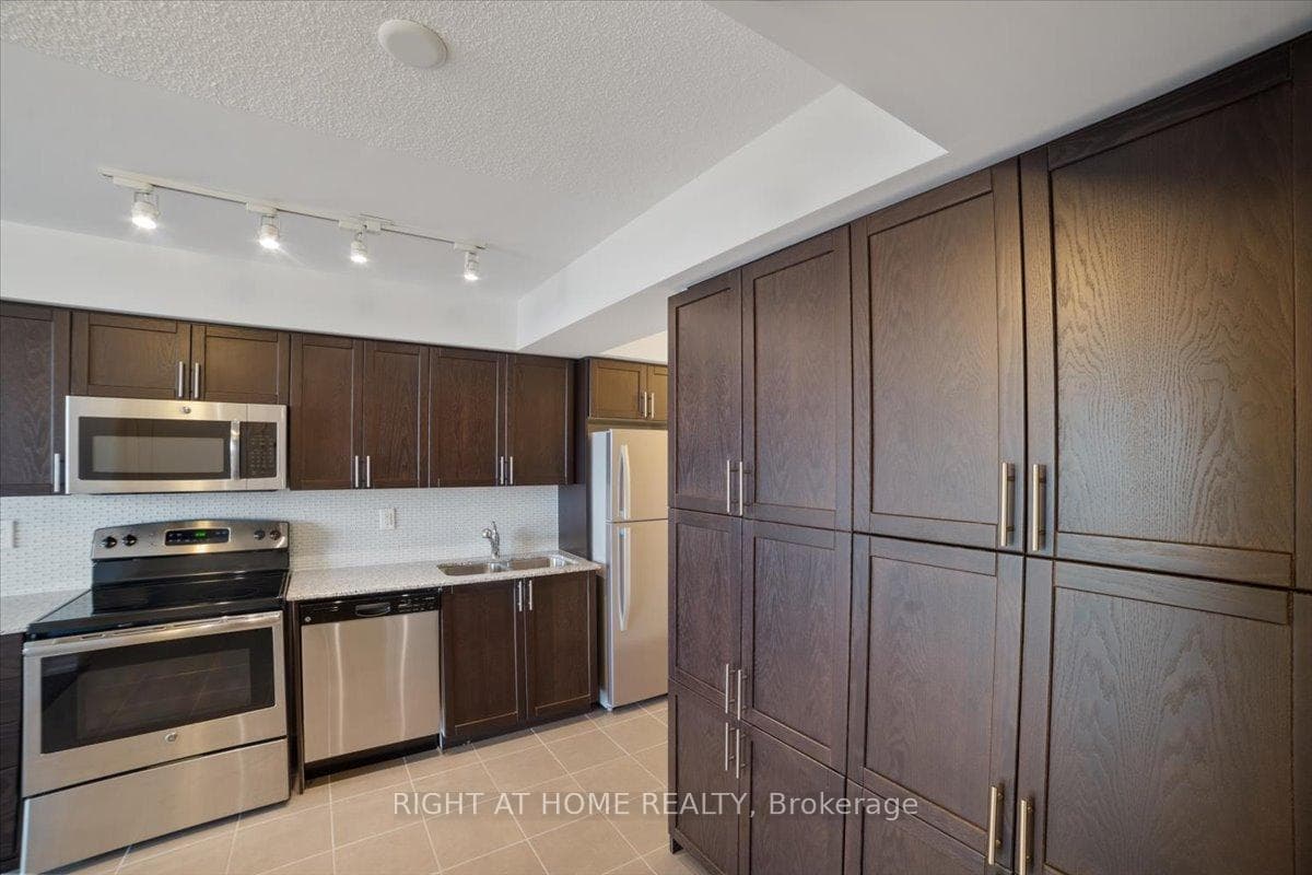830 Lawrence Avenue Unit 537 photo 12