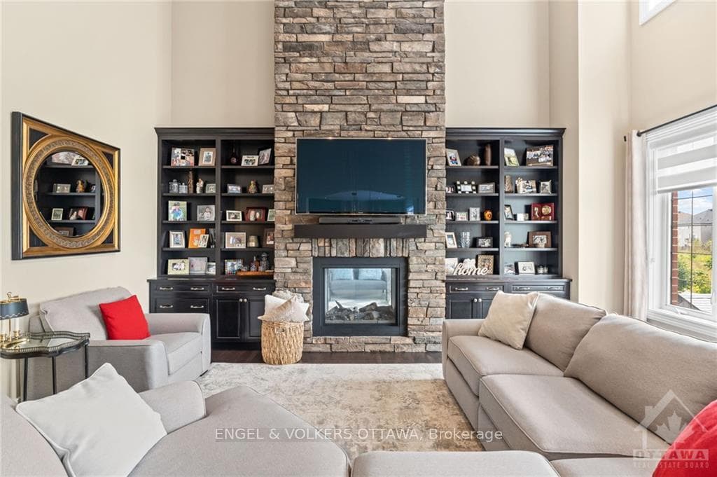 812 PERCIVAL Crescent photo 10