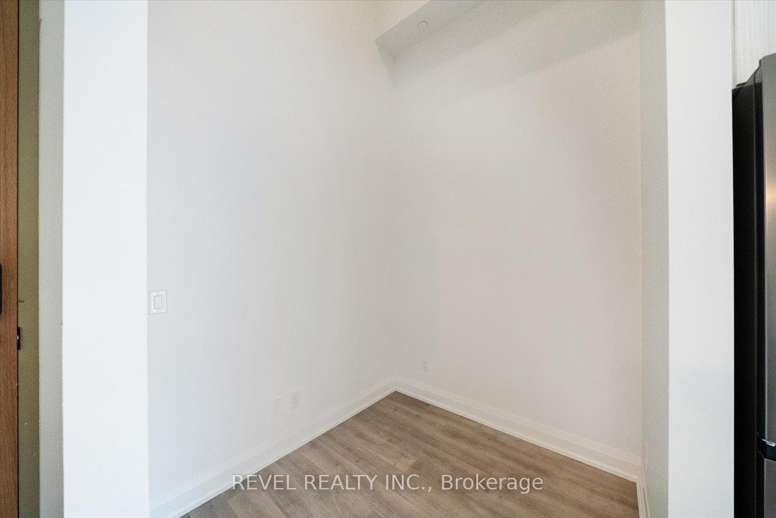 2369 Danforth Avenue Unit 102 photo 5