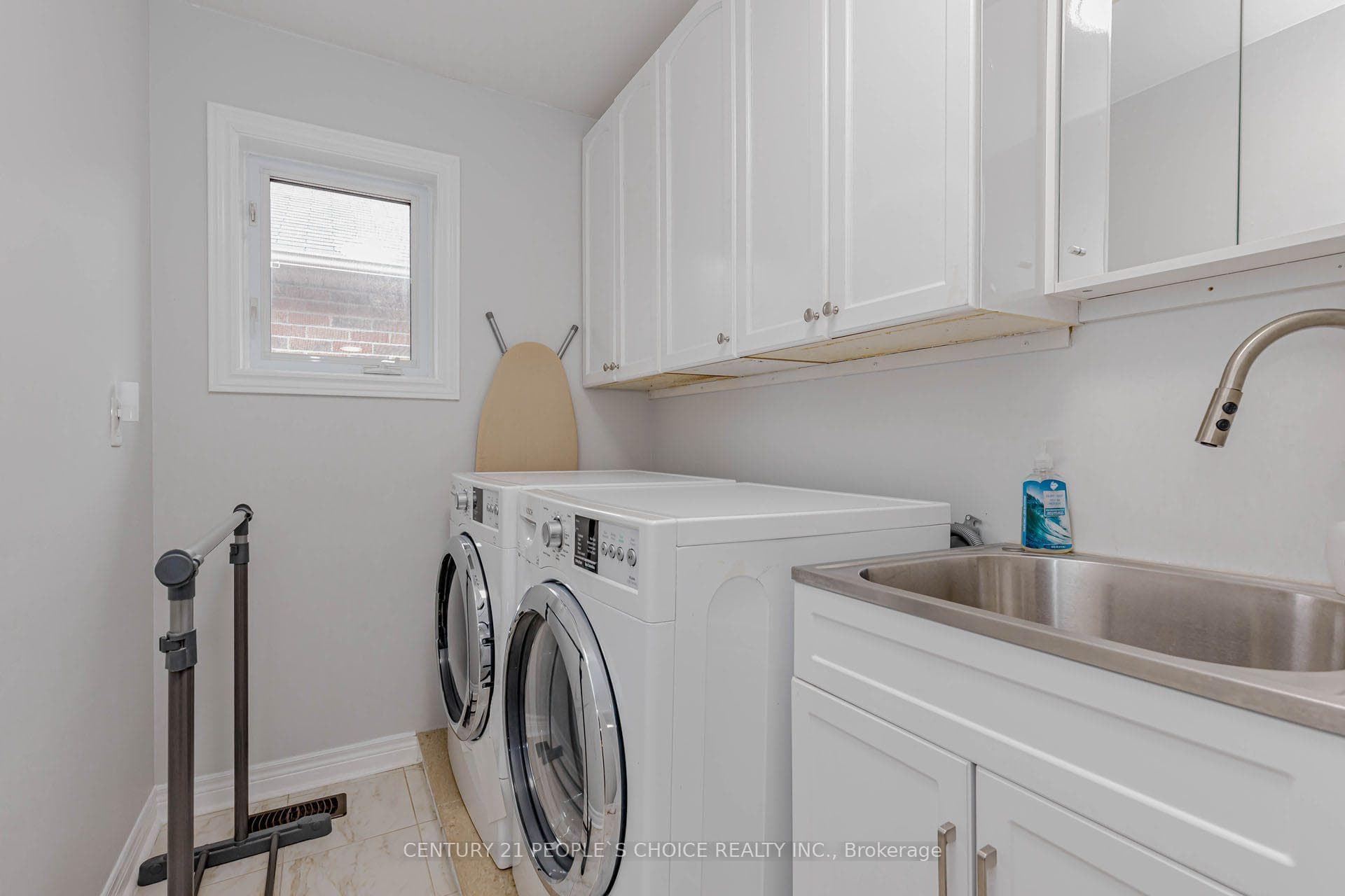 266 Comiskey Crescent photo 30