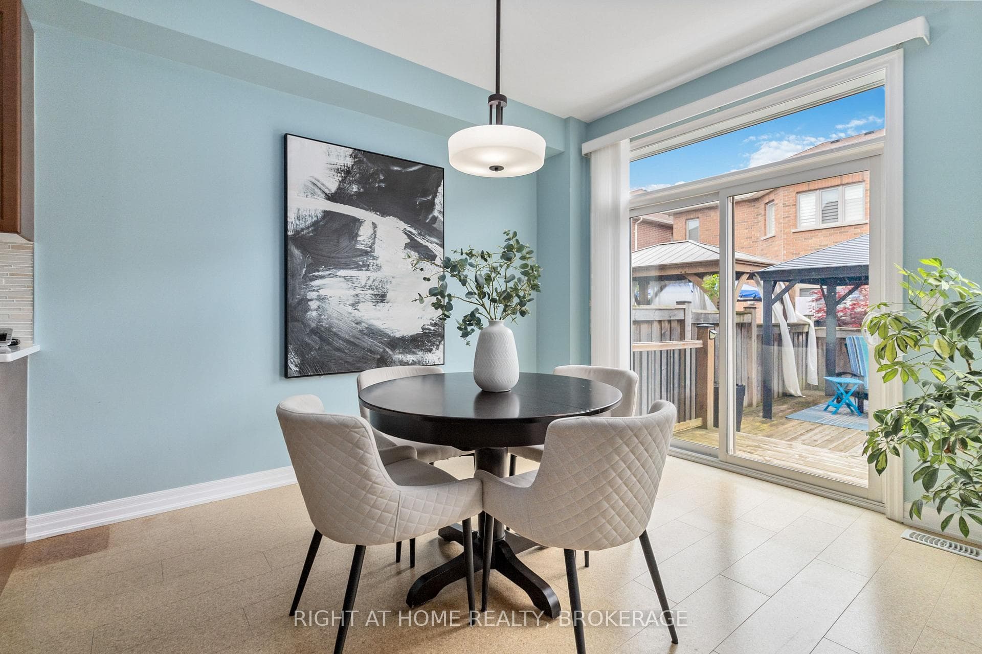 114 Aird Court photo 18