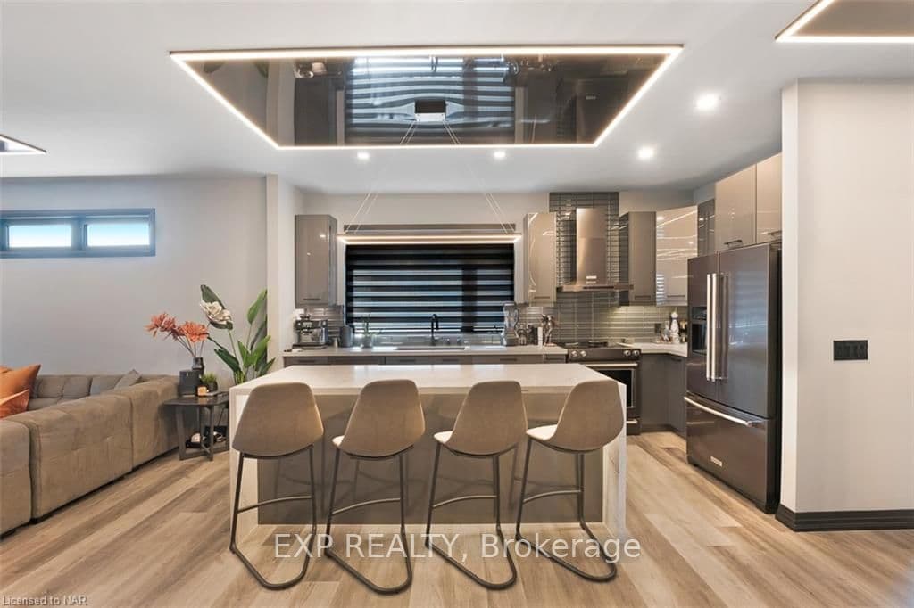300 RICHMOND Street Unit 17 photo 6