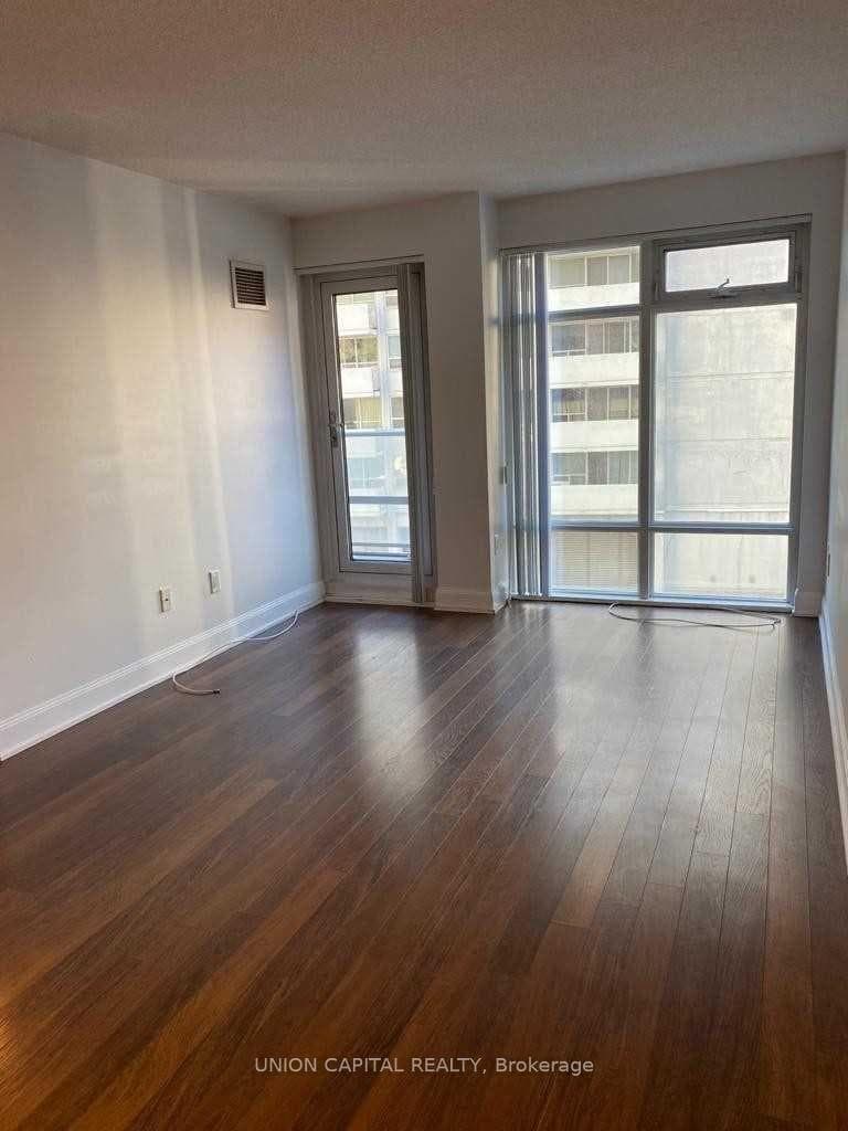 2191 Yonge Street Unit 912 photo 3