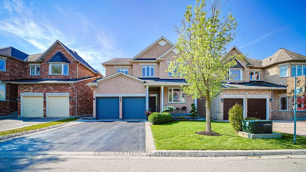 204 Ivy Jay Crescent photo 1